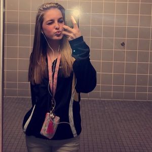 Meet your Posher, Kayla